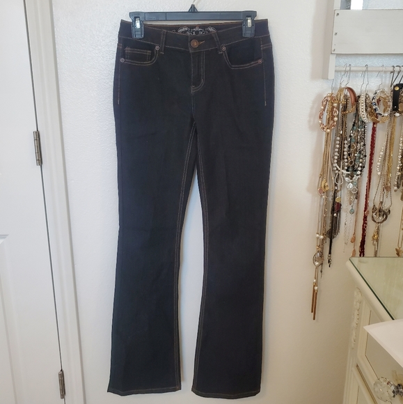 Designer Outfit - Blouse, Jeans, Heels - Picture 3 of 4